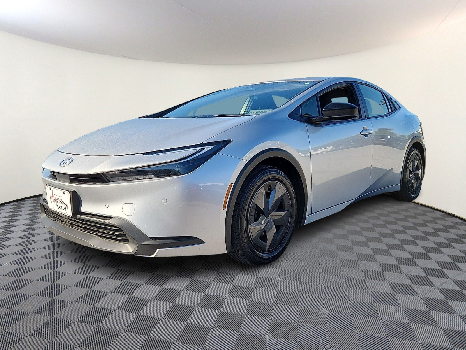 Used 2024 Toyota Prius LE FWD image 3