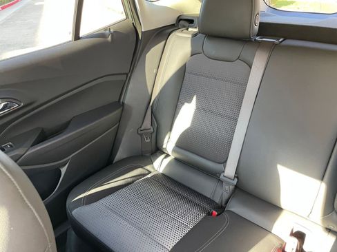 Used 2025 Chevrolet Trax LT image 42