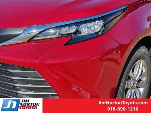 New 2026 Toyota Sienna XLE FWD image 7
