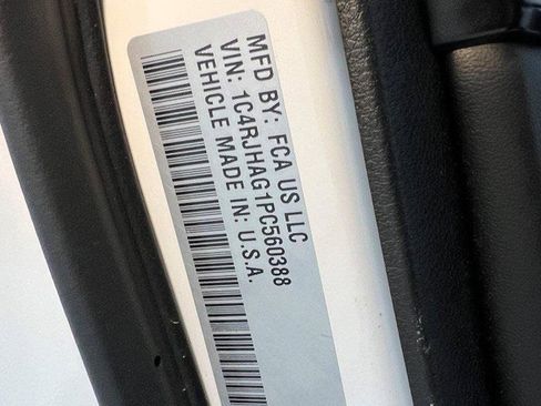 Used 2023 Jeep Grand Cherokee Altitude image 49