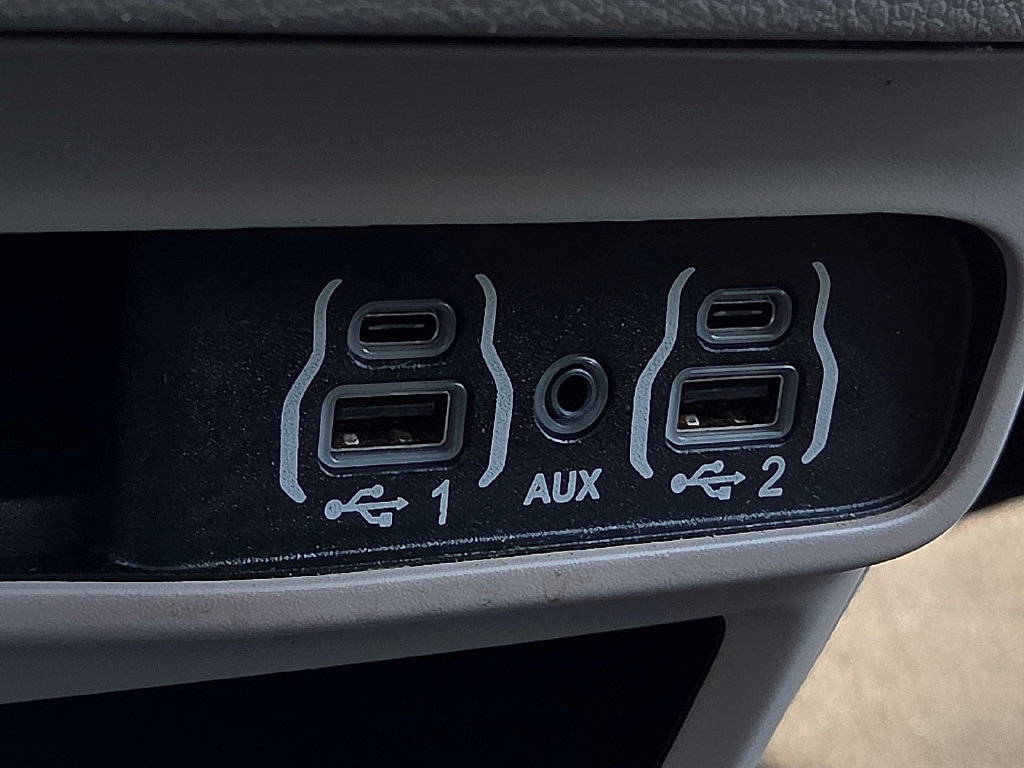 Used 2023 Chrysler Pacifica Touring-L FWD image 16