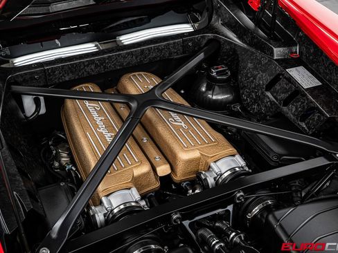 Used 2018 Lamborghini Huracan Performante AWD/4WD image 20