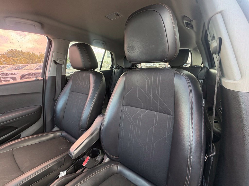 Used 2019 Chevrolet Trax LT w/ LT Convenience Package FWD image 13