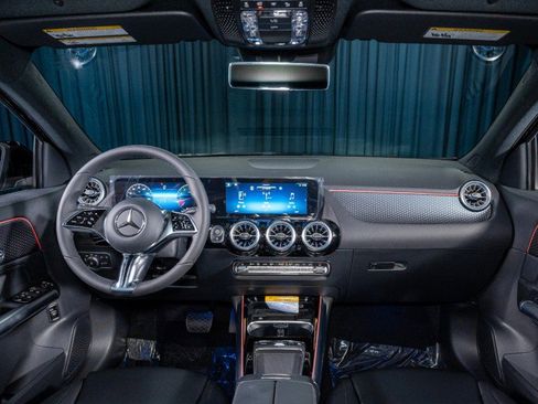 Certified 2025 Mercedes-Benz GLA 250 image 26