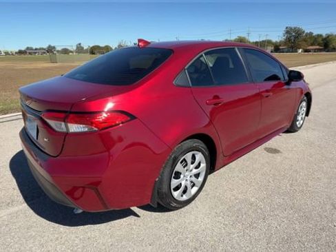 Used 2025 Toyota Corolla LE image 8