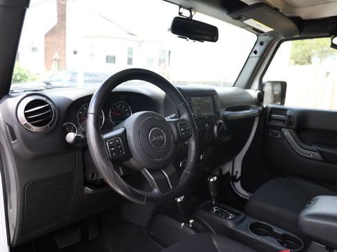 Used 2018 Jeep Wrangler Unlimited Sport S AWD/4WD image 16
