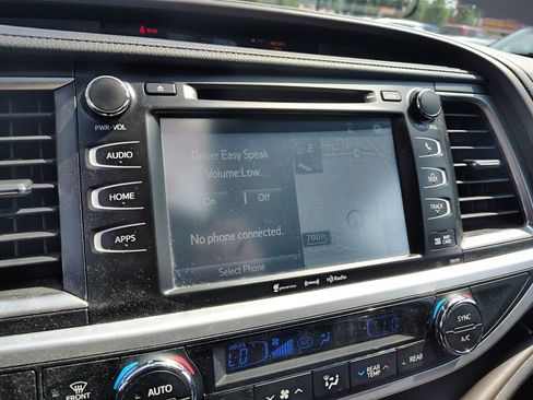 Used 2017 Toyota Highlander XLE AWD/4WD image 15
