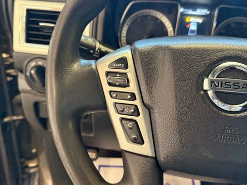 Used 2018 Nissan Titan SV image 15