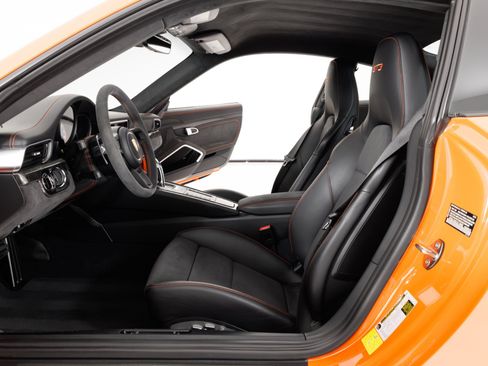 Used 2018 Porsche 911 GT3 RWD image 15