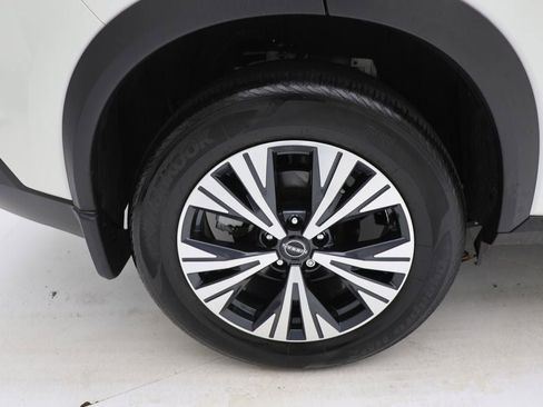 Used 2023 Nissan Rogue SV w/ SV Premium Package image 10