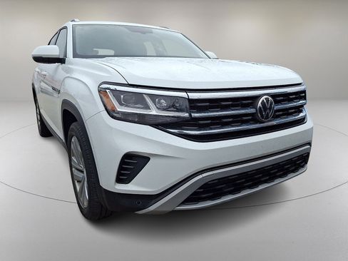 Used 2020 Volkswagen Atlas Cross Sport SE w/ Towing Package image 2