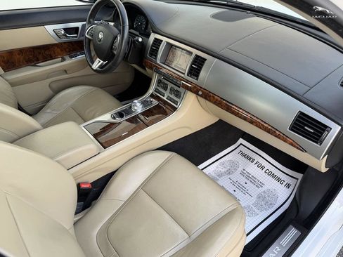 Used 2015 Jaguar XF Premium RWD image 12
