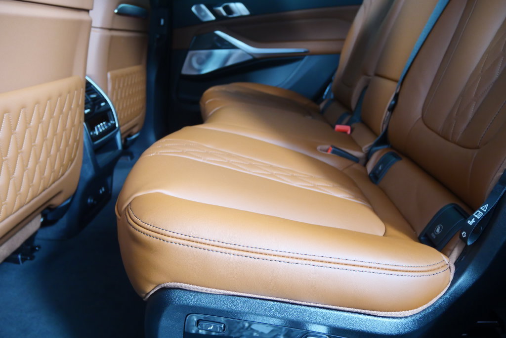Used 2027 BMW X7 M60i AWD/4WD image 15