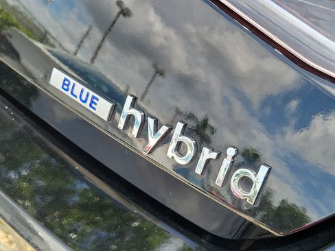 Used 2023 Hyundai Elantra Blue FWD image 6