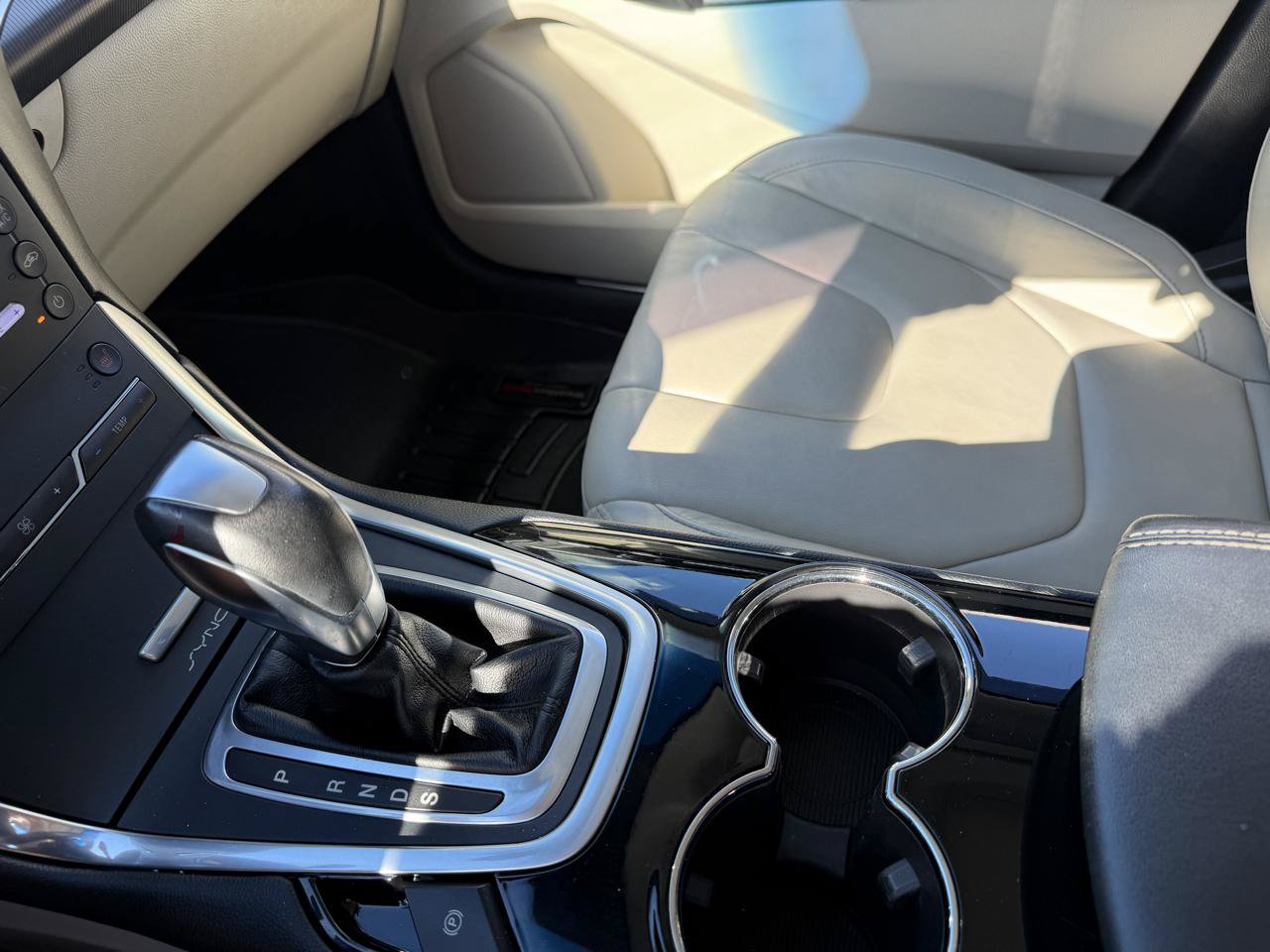 Used 2016 Ford Edge Titanium FWD image 8
