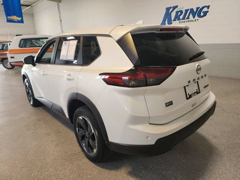 Used 2024 Nissan Rogue SV AWD/4WD image 4