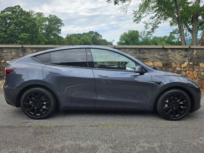 Used 2023 Tesla Model Y AWD image 10