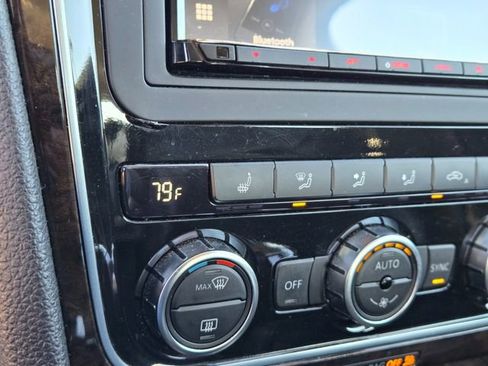 Used 2014 Volkswagen Passat 1.8T SEL Premium image 27