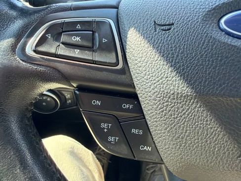Used 2017 Ford Focus SE w/ Cold Weather Package FWD image 33
