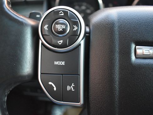 Used 2017 Land Rover Discovery HSE image 31