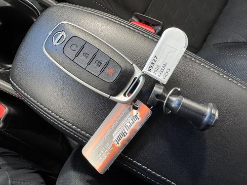 Used 2024 Nissan Kicks SV FWD image 3