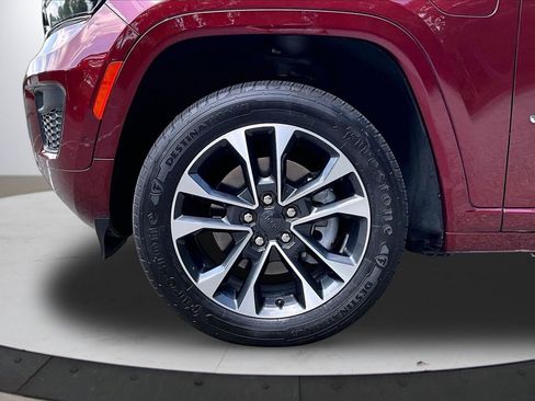 Used 2023 Jeep Grand Cherokee Overland AWD/4WD image 34