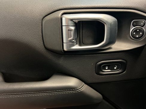 Used 2020 Jeep Wrangler Unlimited Sahara image 10