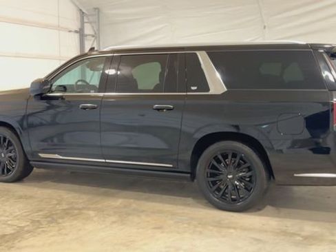 Certified 2022 Cadillac Escalade ESV Premium Luxury w/ Performance Package image 6