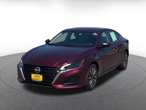 Used 2025 Nissan Altima 2.5 SV FWD image 4