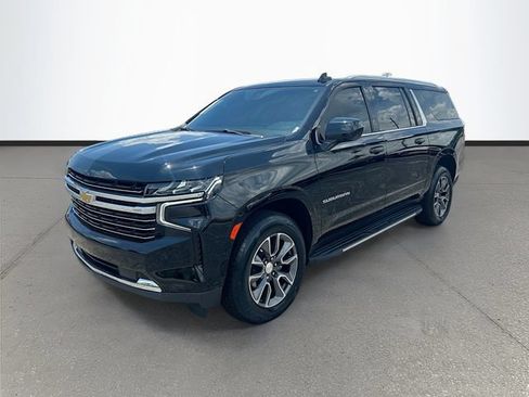 Used 2022 Chevrolet Suburban LT RWD image 3