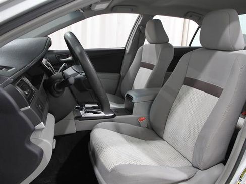 Used 2013 Toyota Camry LE image 5
