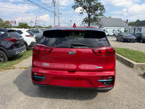 Used 2020 Kia Niro EX w/ Cold Weather Package FWD image 4