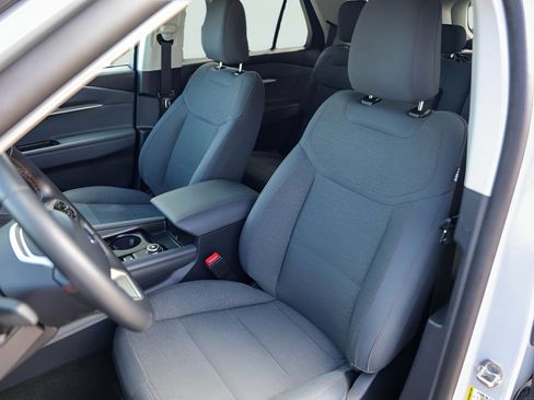 Used 2025 Ford Explorer Active RWD image 10