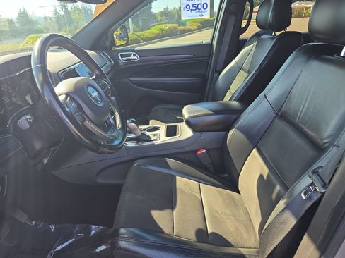 Used 2020 Jeep Grand Cherokee Altitude AWD/4WD image 5