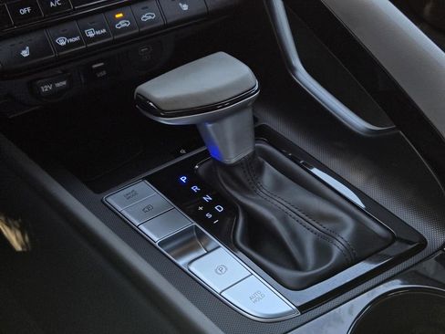 Used 2025 Hyundai Elantra SEL image 22