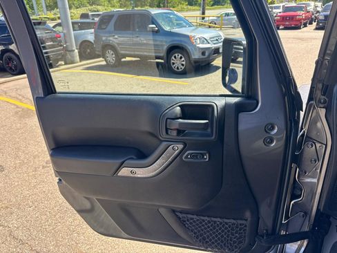 Used 2014 Jeep Wrangler Unlimited Sport w/ Quick Order Package 24S AWD/4WD image 11