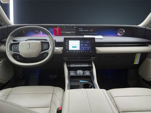 Used 2024 Lincoln Nautilus Premier w/ Equipment Group 102A image 10