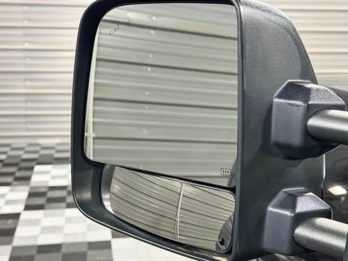 Used 2023 Nissan Titan SV w/ SV Convenience Package image 39