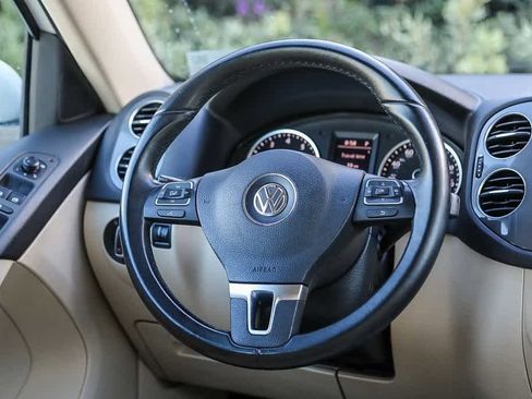 Used 2017 Volkswagen Tiguan S image 14
