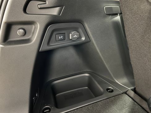 Used 2025 Honda Pilot Touring image 39