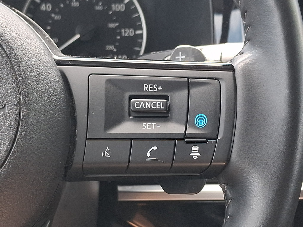 Used 2023 Nissan Pathfinder SL AWD/4WD image 25