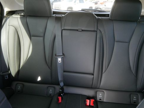 Used 2023 Buick Envision Essence AWD/4WD image 13