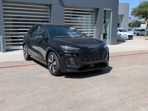 Certified 2025 Audi SQ6 e-tron Prestige w/ Black Optic Package AWD/4WD image 2