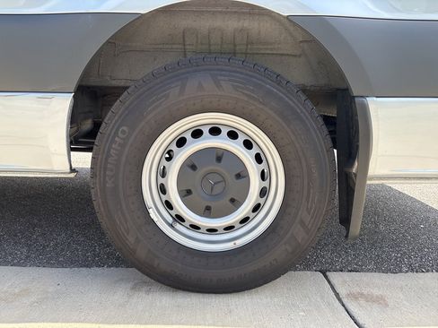 Used 2025 Mercedes-Benz Sprinter 2500 image 12