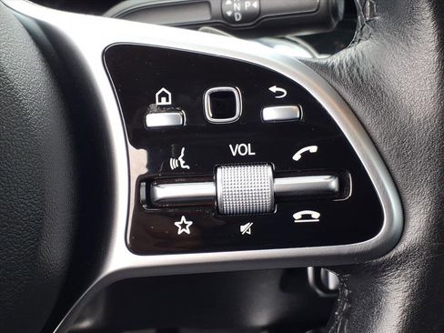 Used 2021 Mercedes-Benz GLB 250 4MATIC image 9