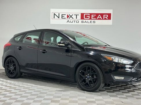 Used 2016 Ford Focus SE w/ Equipment Group 201A image 2