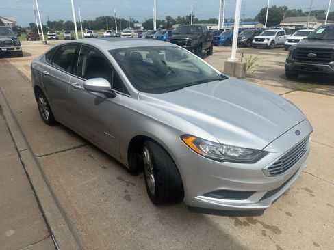 Used 2017 Ford Fusion SE FWD image 7