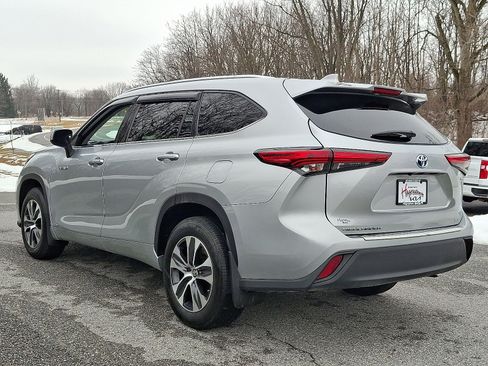 Used 2021 Toyota Highlander XLE image 4