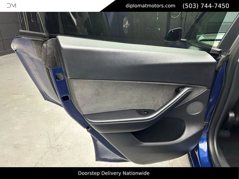 Used 2021 Tesla Model Y Long Range image 24
