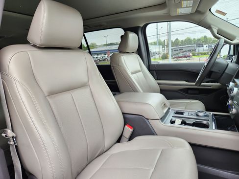 Used 2021 Ford Expedition Max XLT image 17